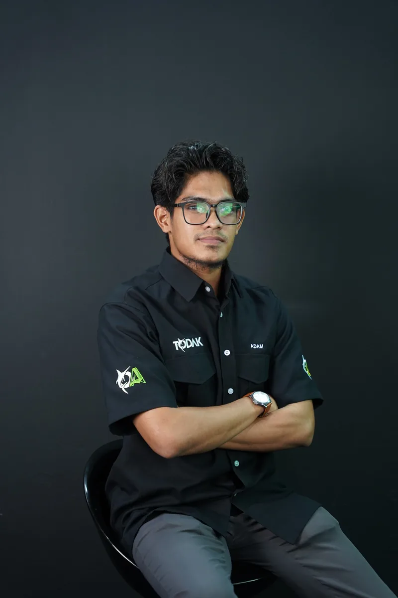 Trainer Wan Nur Mahaziz